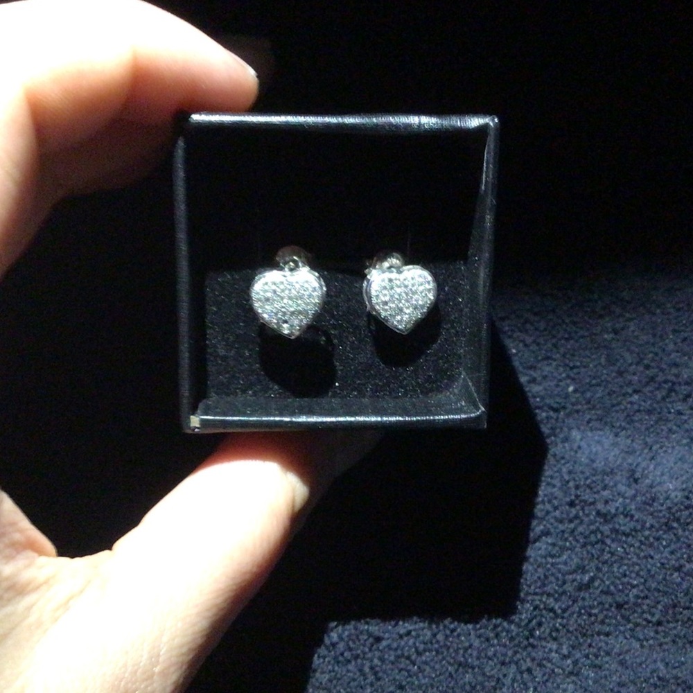 Sterling silver diamond 💎 heart earrings